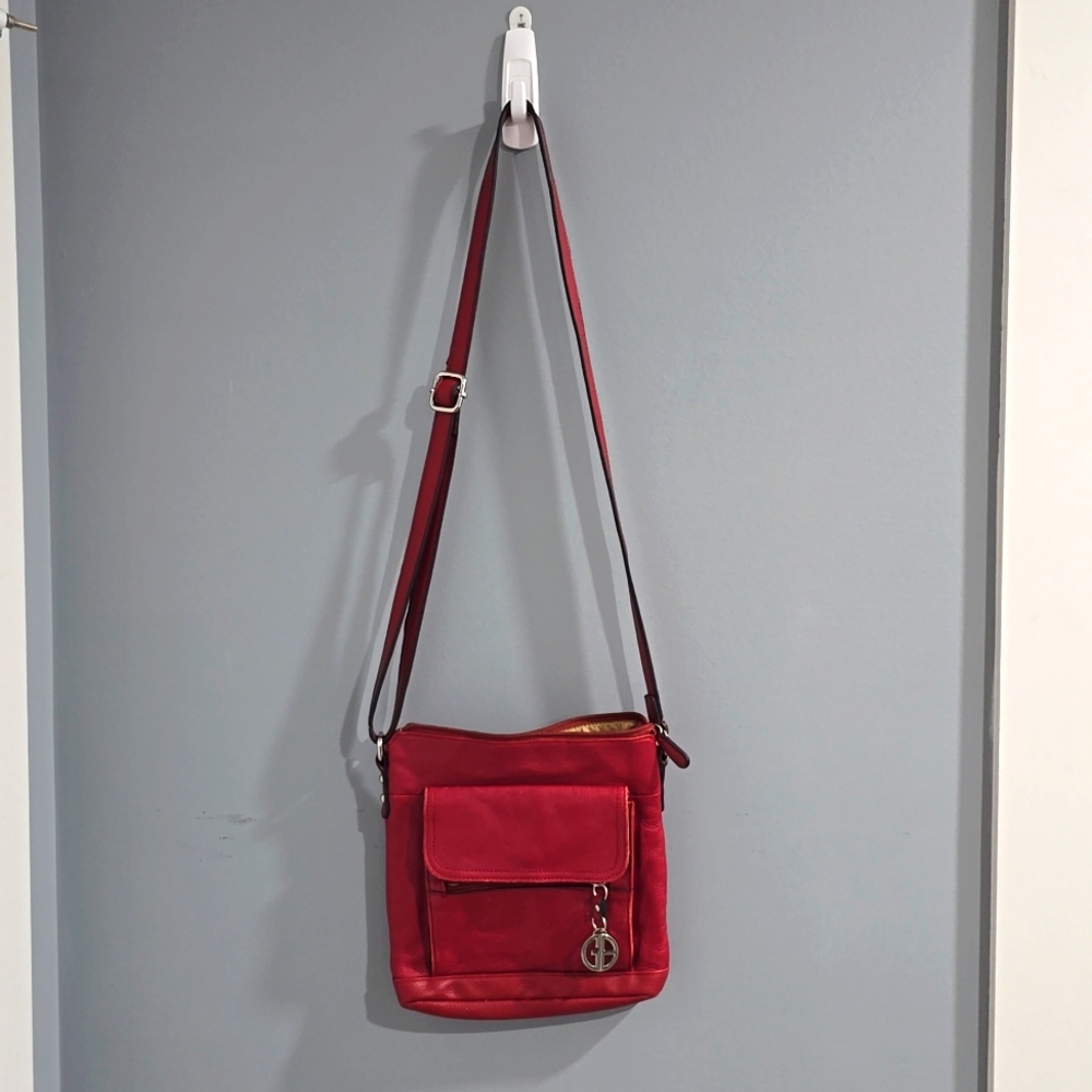 Giani Bernini Leather Red Shoulder Bag.
